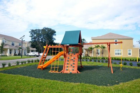 Townhouse in Clermont, Florida 3 bedrooms, 139.45 sq.m. № 2206753 - photo 27