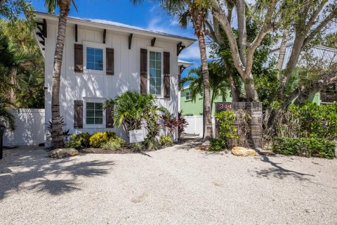 House in Sarasota, Florida 7 bedrooms, 294.96 sq.m. № 1894181 - photo 1