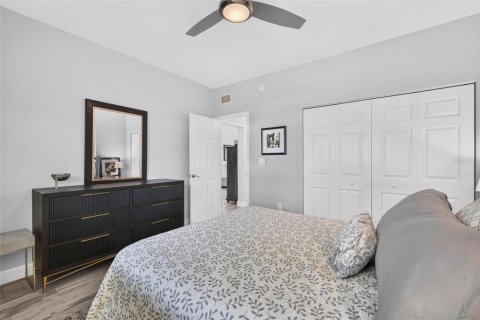 Condo in Saint Petersburg, Florida, 1 bedroom № 2383467 - photo 19