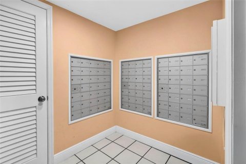 Condo in Saint Petersburg, Florida, 1 bedroom № 2383467 - photo 23