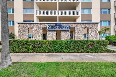 Condo in Saint Petersburg, Florida, 1 bedroom № 2383467 - photo 20