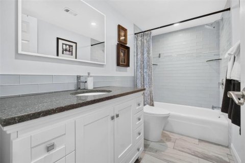 Condo in Saint Petersburg, Florida, 1 bedroom № 2383467 - photo 13