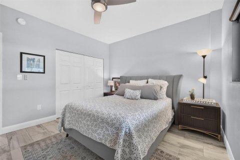 Condo in Saint Petersburg, Florida, 1 bedroom № 2383467 - photo 11