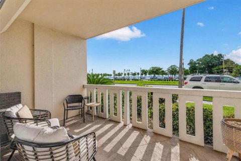 Condo in Saint Petersburg, Florida, 1 bedroom  № 2383467