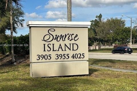 Condo in Sunrise, Florida, 2 bedrooms  № 2029603 - photo 17