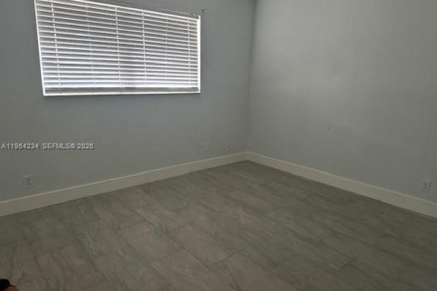 Condo in Sunrise, Florida, 2 bedrooms  № 2029603 - photo 8