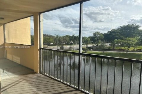 Condo in Sunrise, Florida, 2 bedrooms  № 2029603 - photo 7