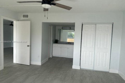 Condo in Sunrise, Florida, 2 bedrooms  № 2029603 - photo 9