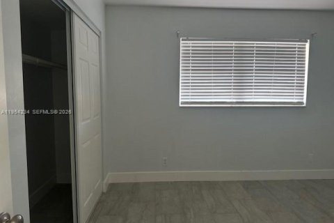 Condo in Sunrise, Florida, 2 bedrooms  № 2029603 - photo 12