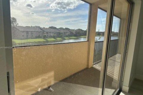 Condo in Sunrise, Florida, 2 bedrooms  № 2029603 - photo 11