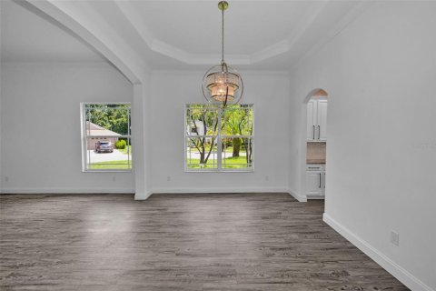 House in Tampa, Florida 4 bedrooms, 369.38 sq.m. № 1886174 - photo 23
