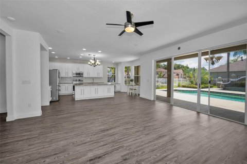 House in Tampa, Florida 4 bedrooms, 369.38 sq.m. № 1886174 - photo 6