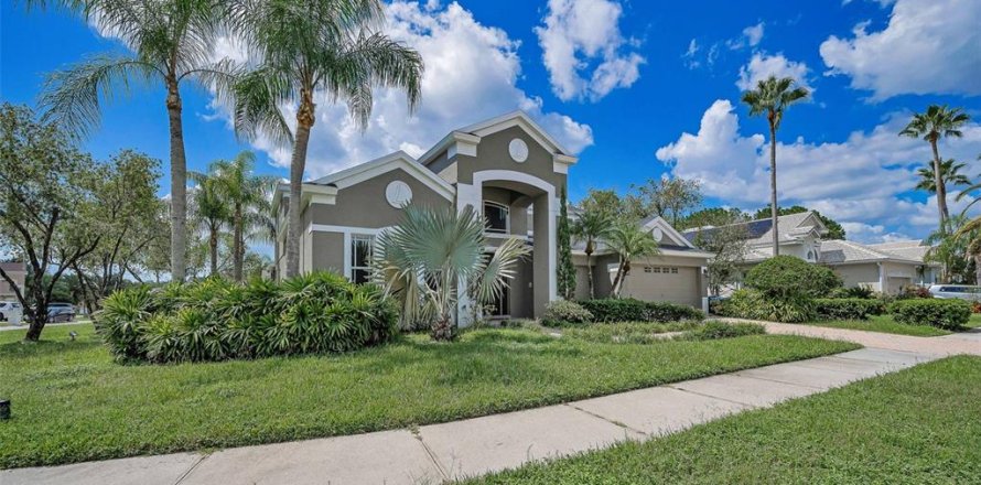 House in Tampa, Florida 4 bedrooms, 369.38 sq.m. № 1886174