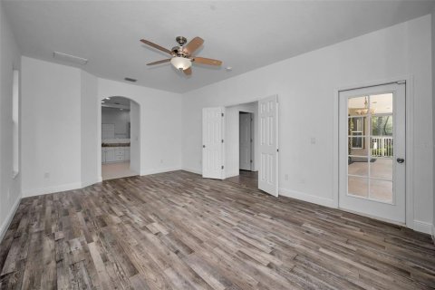 House in Tampa, Florida 4 bedrooms, 369.38 sq.m. № 1886174 - photo 10