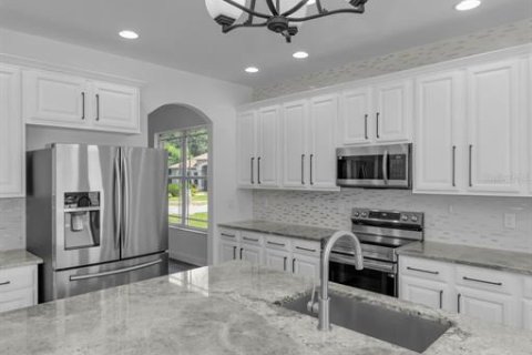 House in Tampa, Florida 4 bedrooms, 369.38 sq.m. № 1886174 - photo 26