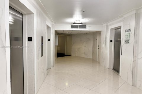 Condo in Sunny Isles Beach, Florida, 1 bedroom  № 1861305 - photo 22