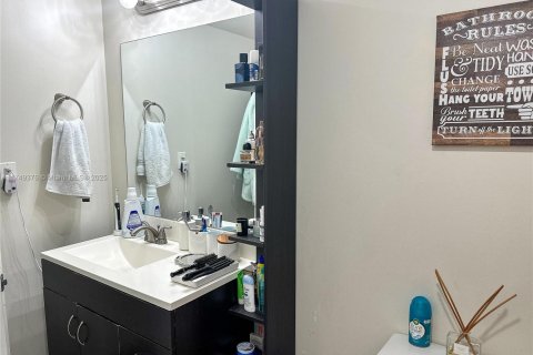 Condo in Sunny Isles Beach, Florida, 1 bedroom  № 1861305 - photo 17