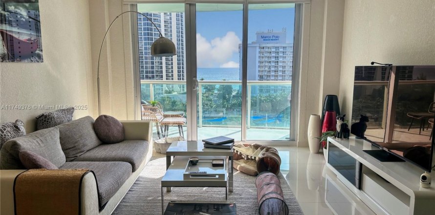 Condo in Sunny Isles Beach, Florida, 1 bedroom  № 1861305