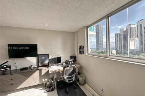 Condo in Sunny Isles Beach, Florida, 1 bedroom  № 1861305 - photo 11