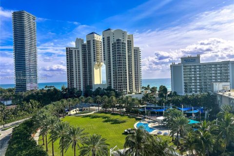 Condo in Sunny Isles Beach, Florida, 1 bedroom  № 1861305 - photo 20
