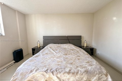 Condo in Sunny Isles Beach, Florida, 1 bedroom  № 1861305 - photo 13
