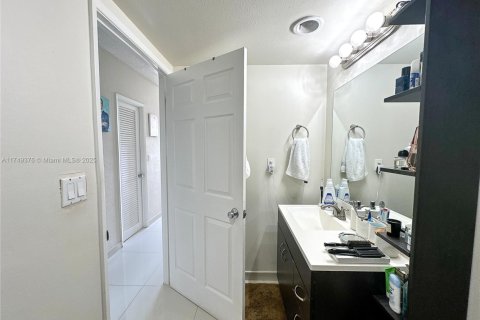 Condo in Sunny Isles Beach, Florida, 1 bedroom  № 1861305 - photo 18