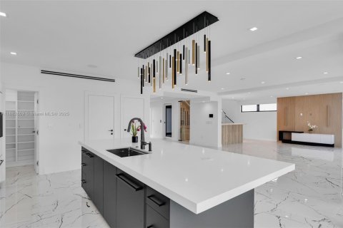 Купить виллу или дом в Ки-Ларго, Флорида 5 спален, № 1978149 - фото 13