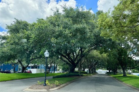 Condo in Orlando, Florida, 1 bedroom № 2213307 - photo 16
