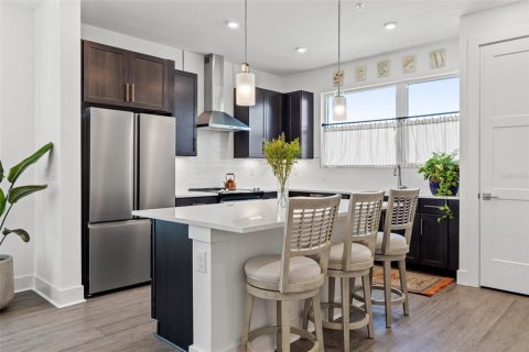 Townhouse in Saint Petersburg, Florida 3 bedrooms, 192.31 sq.m. № 1906199 - photo 8
