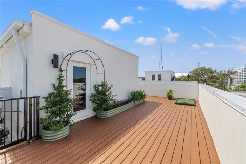 Townhouse in Saint Petersburg, Florida 3 bedrooms, 192.31 sq.m. № 1906199 - photo 30