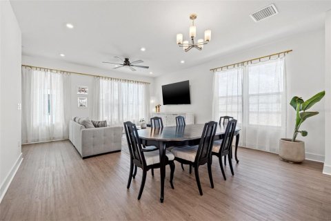 Townhouse in Saint Petersburg, Florida 3 bedrooms, 192.31 sq.m. № 1906199 - photo 15