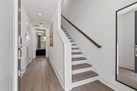 Townhouse in Saint Petersburg, Florida 3 bedrooms, 192.31 sq.m. № 1906199 - photo 3