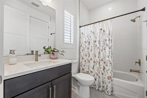 Townhouse in Saint Petersburg, Florida 3 bedrooms, 192.31 sq.m. № 1906199 - photo 25