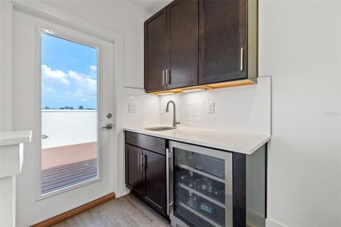 Townhouse in Saint Petersburg, Florida 3 bedrooms, 192.31 sq.m. № 1906199 - photo 26