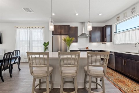 Townhouse in Saint Petersburg, Florida 3 bedrooms, 192.31 sq.m. № 1906199 - photo 7