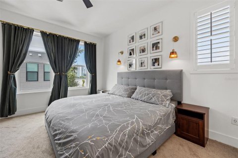 Townhouse in Saint Petersburg, Florida 3 bedrooms, 192.31 sq.m. № 1906199 - photo 21