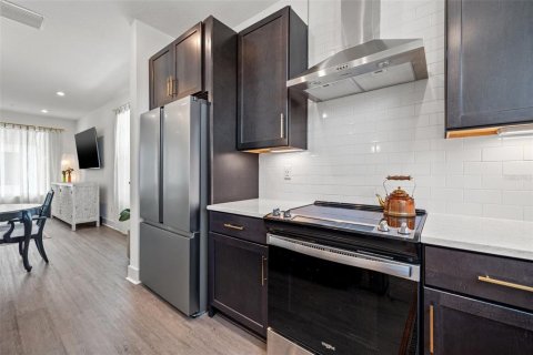 Townhouse in Saint Petersburg, Florida 3 bedrooms, 192.31 sq.m. № 1906199 - photo 11