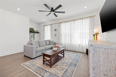 Townhouse in Saint Petersburg, Florida 3 bedrooms, 192.31 sq.m. № 1906199 - photo 18