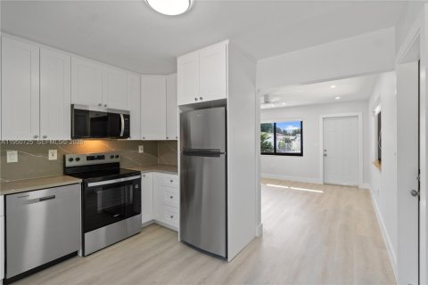 Villa ou maison à louer à Miami, Floride: 2 chambres, 72.46 m2 № 2006999 - photo 5