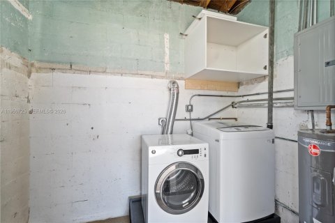 Villa ou maison à louer à Miami, Floride: 2 chambres, 72.46 m2 № 2006999 - photo 15