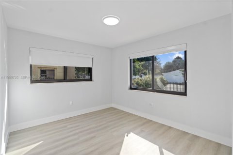 Villa ou maison à louer à Miami, Floride: 2 chambres, 72.46 m2 № 2006999 - photo 13
