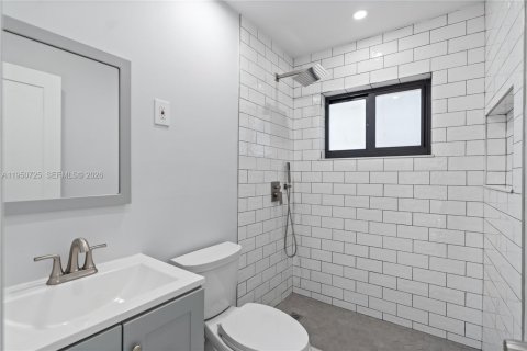 Villa ou maison à louer à Miami, Floride: 2 chambres, 72.46 m2 № 2006999 - photo 10