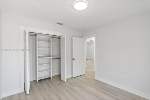 Villa ou maison à louer à Miami, Floride: 2 chambres, 72.46 m2 № 2006999 - photo 12