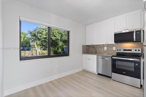 Villa ou maison à louer à Miami, Floride: 2 chambres, 72.46 m2 № 2006999 - photo 6