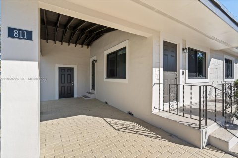 Villa ou maison à louer à Miami, Floride: 2 chambres, 72.46 m2 № 2006999 - photo 2