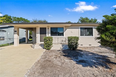 Villa ou maison à louer à Miami, Floride: 2 chambres, 72.46 m2 № 2006999 - photo 16