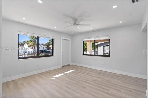 Villa ou maison à louer à Miami, Floride: 2 chambres, 72.46 m2 № 2006999 - photo 8