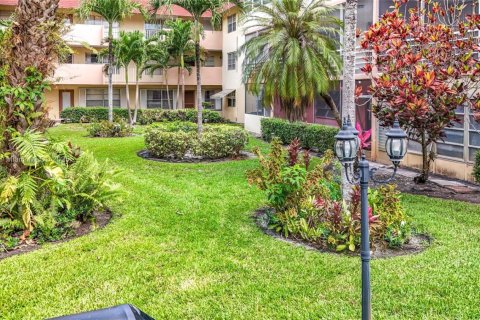Condo in Lauderdale Lakes, Florida, 1 bedroom  № 1863355 - photo 23