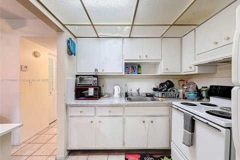 Condo in Lauderdale Lakes, Florida, 1 bedroom  № 1863355 - photo 7