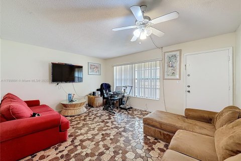 Condo in Lauderdale Lakes, Florida, 1 bedroom  № 1863355 - photo 5